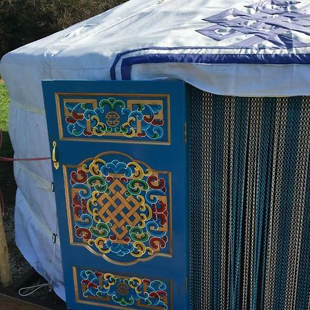 Готель French Fields Luxury Glamping Original Mongolian Yurt Le-Vieux-Cerier Екстер'єр фото
