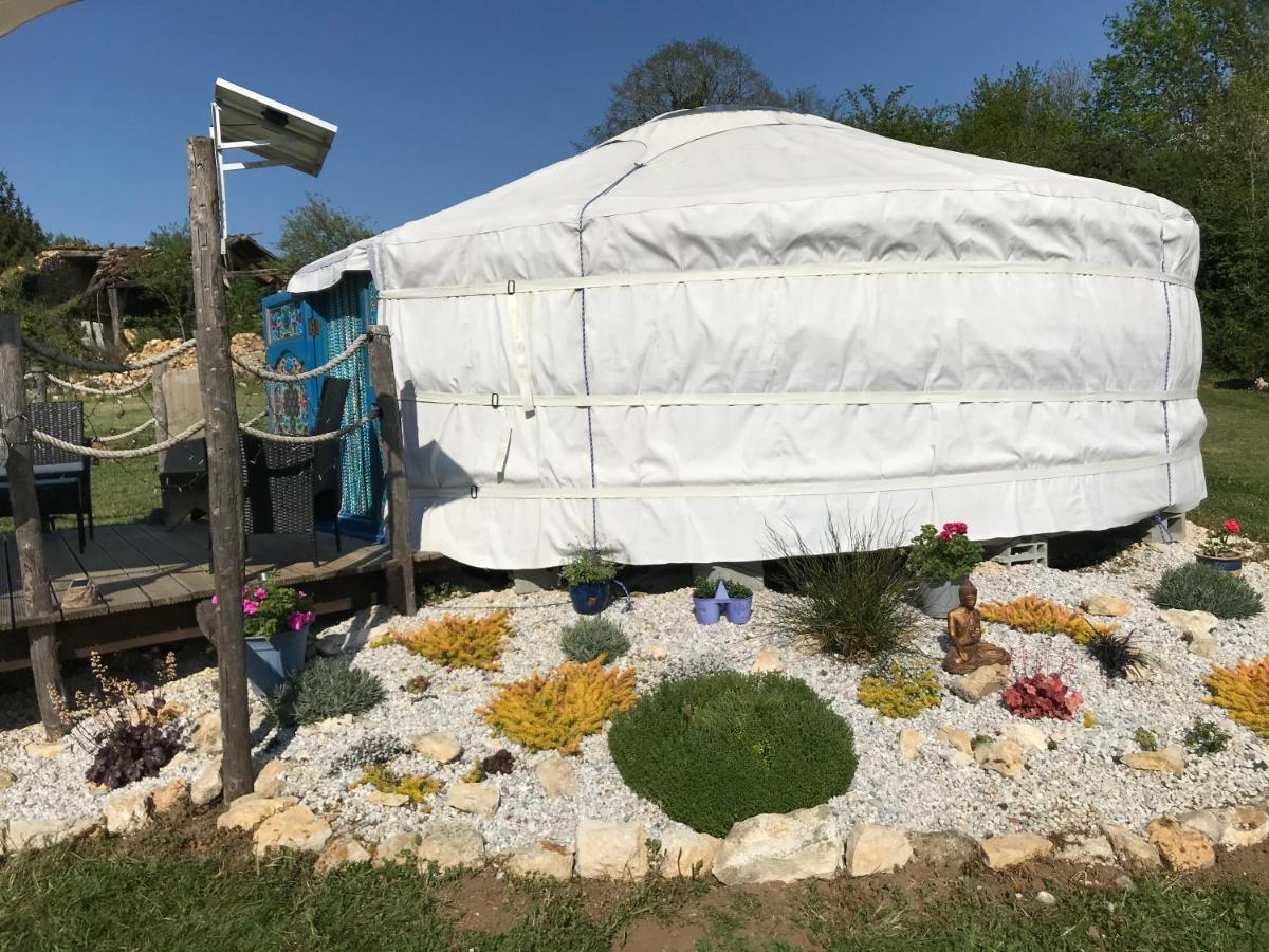 Готель French Fields Luxury Glamping Original Mongolian Yurt Le-Vieux-Cerier Екстер'єр фото