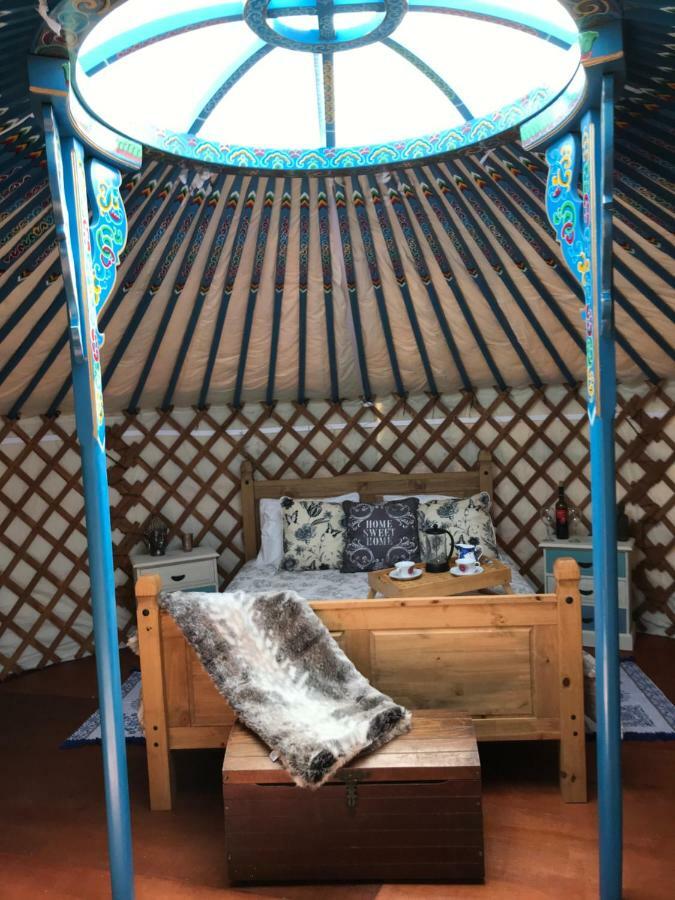 Готель French Fields Luxury Glamping Original Mongolian Yurt Le-Vieux-Cerier Екстер'єр фото