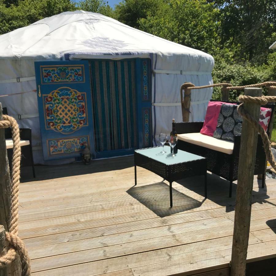 Готель French Fields Luxury Glamping Original Mongolian Yurt Le-Vieux-Cerier Екстер'єр фото