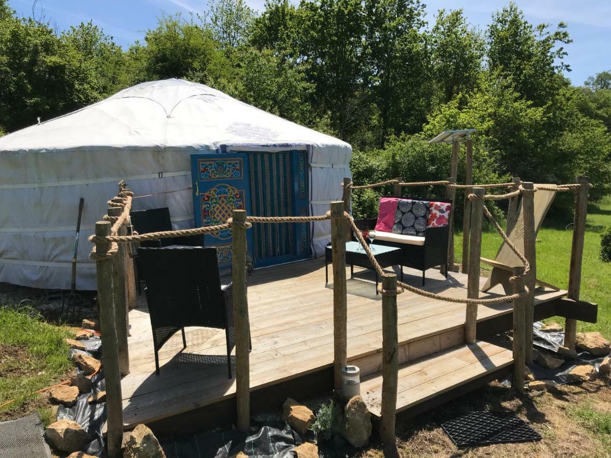 Готель French Fields Luxury Glamping Original Mongolian Yurt Le-Vieux-Cerier Екстер'єр фото