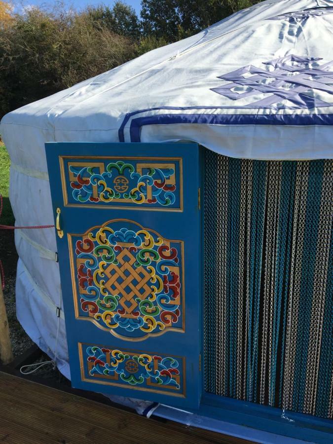 Готель French Fields Luxury Glamping Original Mongolian Yurt Le-Vieux-Cerier Екстер'єр фото