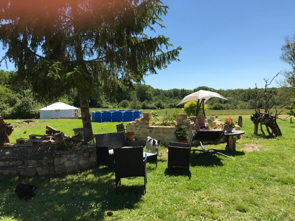 Готель French Fields Luxury Glamping Original Mongolian Yurt Le-Vieux-Cerier Екстер'єр фото